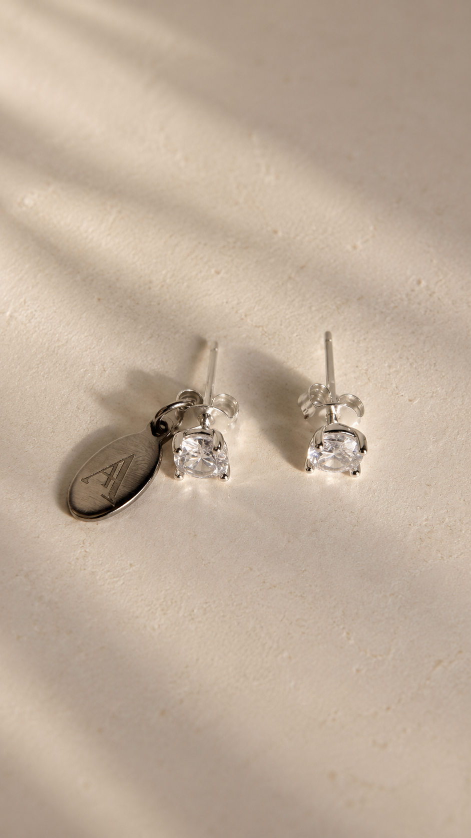Aretes Essential de Plata 925 con Zirconia Cúbica o Diamante de Laboratorio
